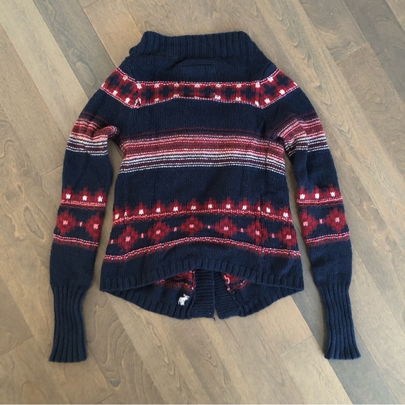 Warm and Cozy Nordic Knit Blanket Cardigan - Picture 10 of 10